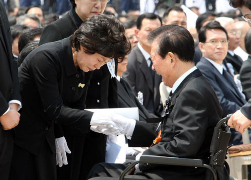 김대중 "댓글을 볼 때, 국민이 불쌍해서 눈물이 난다" | 인스티즈