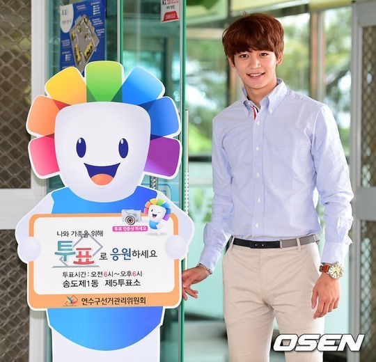 투표소 여자들이 너무 좋아한 잘생긴 남자 | 인스티즈