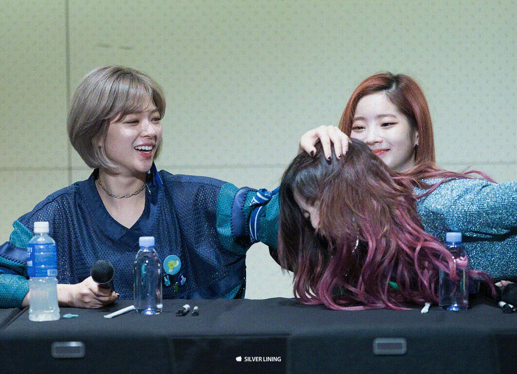 되로 주고 말로 받는 정연,사나.gif | 인스티즈