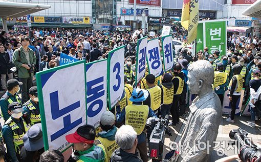 [오마이포토] 안철수 후보 유세 막은 노동자"전태일 동상 찾을 자격 없다" | 인스티즈