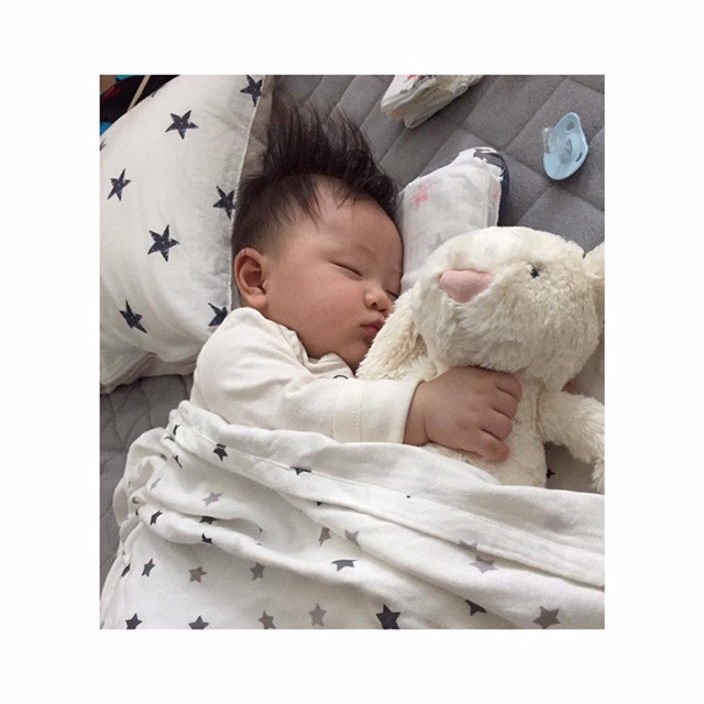 [이현이외] 이현이 인스타그램에 올라온 아들 파인애플군 사진들.jpg | 인스티즈