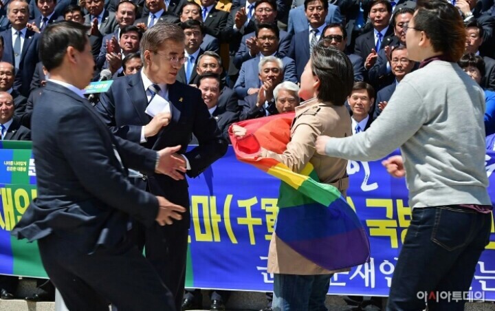문재인후보에 대한 동성애단체의 급습으로 벌어질 상황 | 인스티즈