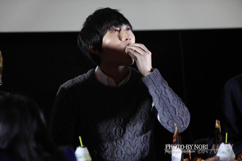 진짜 얘는 뭐 먹을때마다 이상함 | 인스티즈