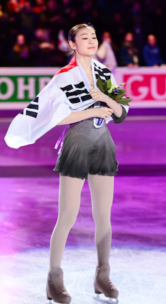 태극기가 잘 어울리는 여자 | 인스티즈