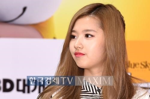 오늘자 트와이스 사나 여덕기자.jpg | 인스티즈