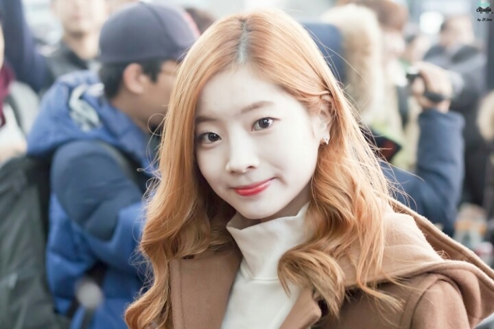 [트와이스] 떡볶이 코트 입고 출국하는 다현이 | 인스티즈