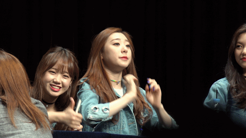연정이 팬 시선강탈 시켜서 자기 찍게 만드는 최유정. (feat. 착각왕최유정) (I.O.I) | 인스티즈