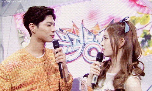 뮤뱅에서 우결찍는 박보검 아이린. gif | 인스티즈