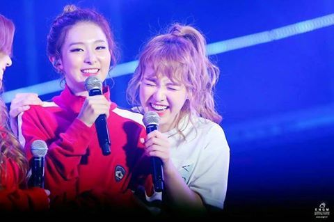 레드벨벳 슬기 왼쪽 어깨 뒤.jpgif | 인스티즈