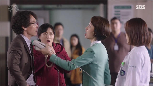 [낭만닥터김사부] 수쌤의 응급실 앞 진상 처리법ㅋㅋㅋㅋㅋ.jpgif | 인스티즈