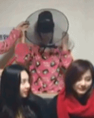 물건을 자꾸 떨어뜨리는 걸그룹 멤버 | 인스티즈