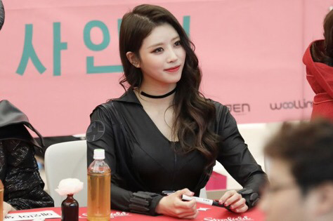[러블리즈] 종착역의 황제가 등에 박힌 레플이 와서 미주 | 인스티즈
