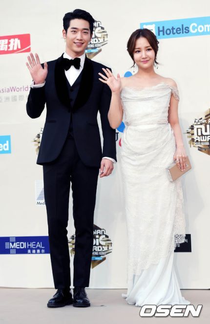 오늘자 MAMA 레드카펫 박민영.jpgif (With 서강준) | 인스티즈