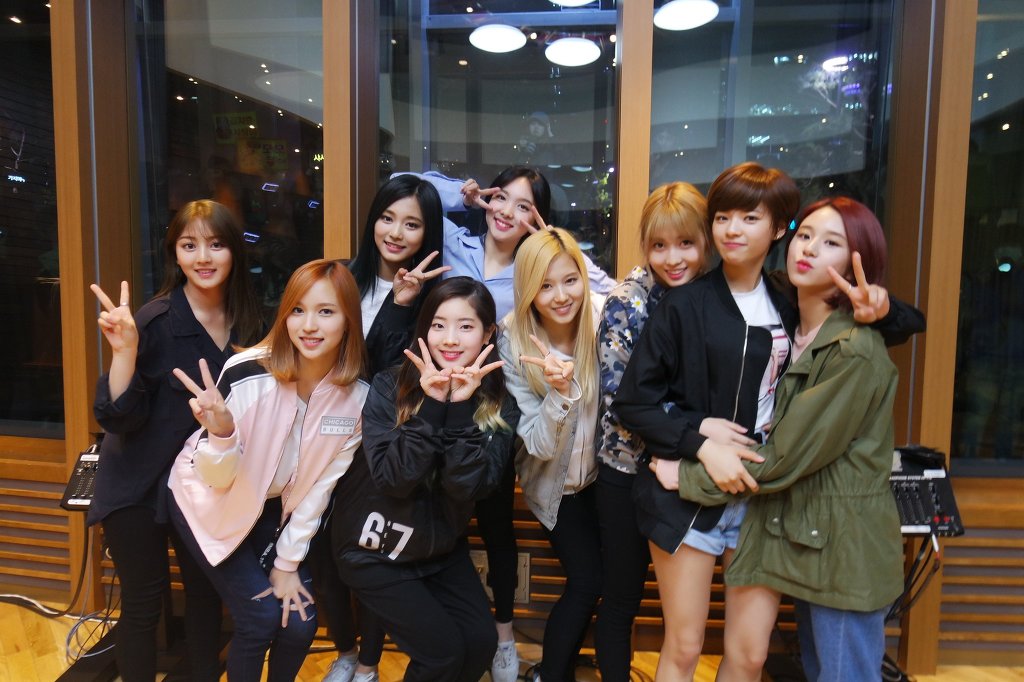 트와이스 음방·라디오 단체사진 | 인스티즈