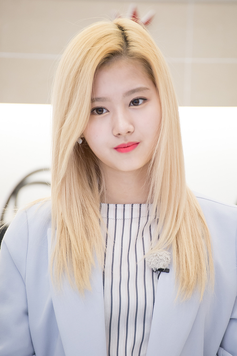 트와이스 금발 사나 | 인스티즈
