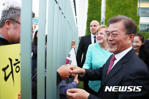 메르켈 총리 만난 문 대통령.jpg | 인스티즈