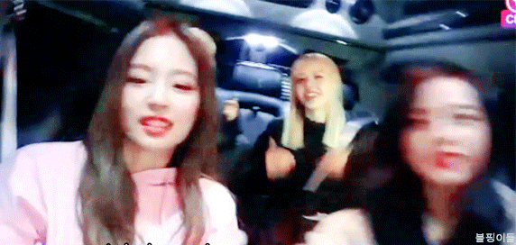 [블랙핑크] 어제자 브이앱 움짤 | 인스티즈