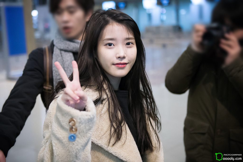 [2016.01.31] 인천공항 출국 아이유 직찍 by 둘리 | 인스티즈