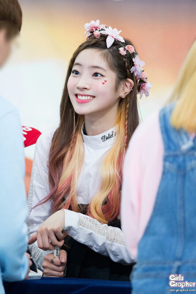 팬이 선물해준건 다 인증해주는 인증요정 트와이스 다현이 | 인스티즈