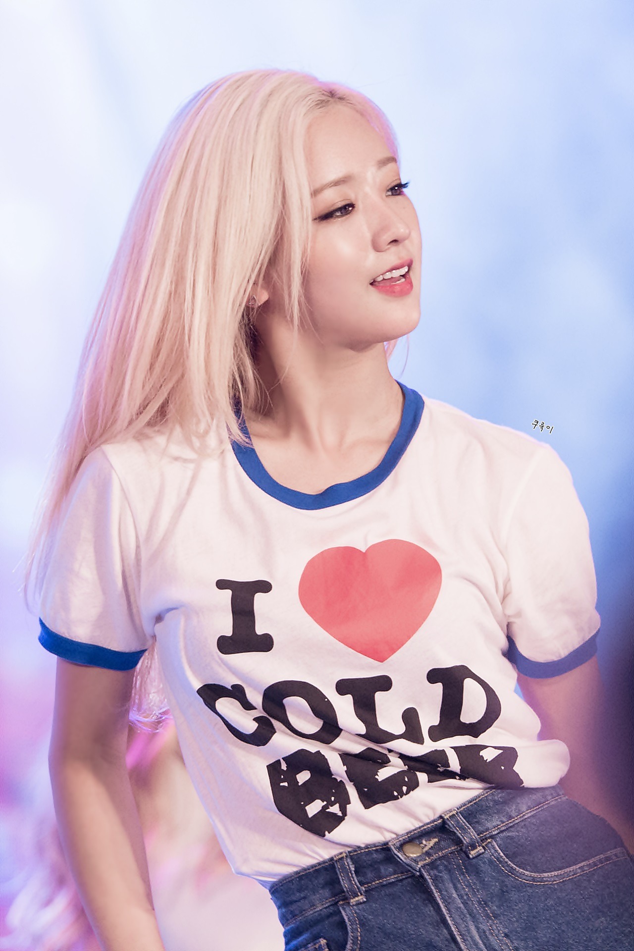 무대 위 윤보미 | 인스티즈