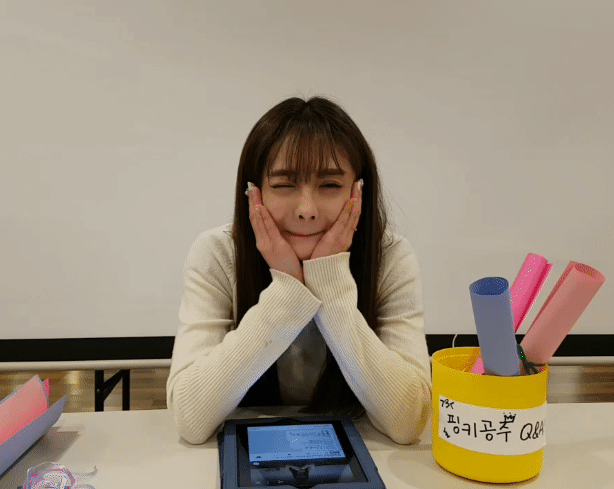 윙크하라니깐 얼굴 꾸기고 있는 주결경 ㅋㅋ | 인스티즈