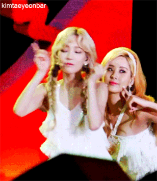 태연의 각기춤 (feat.윤아).gif | 인스티즈
