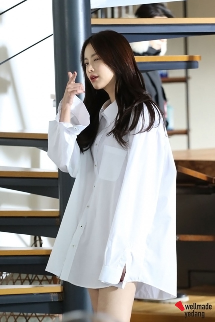 남자들의 로망 오버사이즈 흰 셔츠 입은 오연서 .jpg | 인스티즈