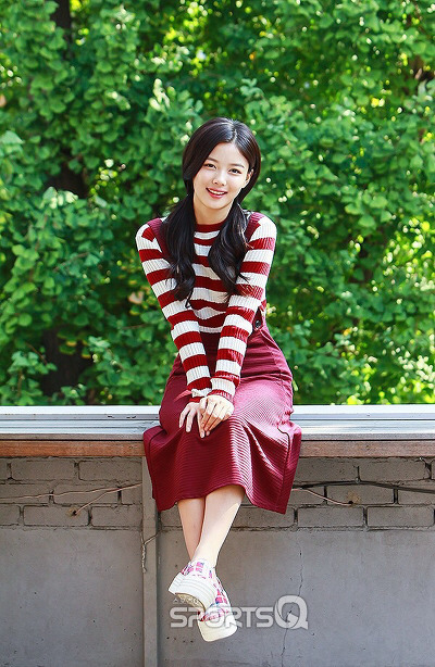 오늘자 양갈래 유정이 vs 생머리 유정이 | 인스티즈