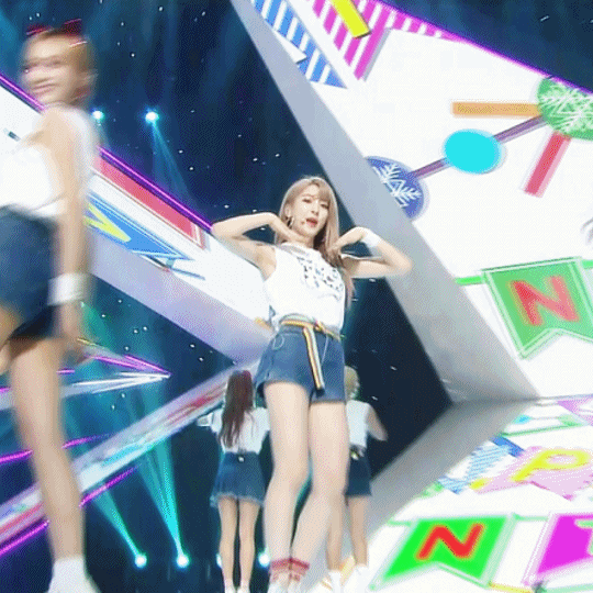 오늘자 쉼표머리한 은서.gif | 인스티즈