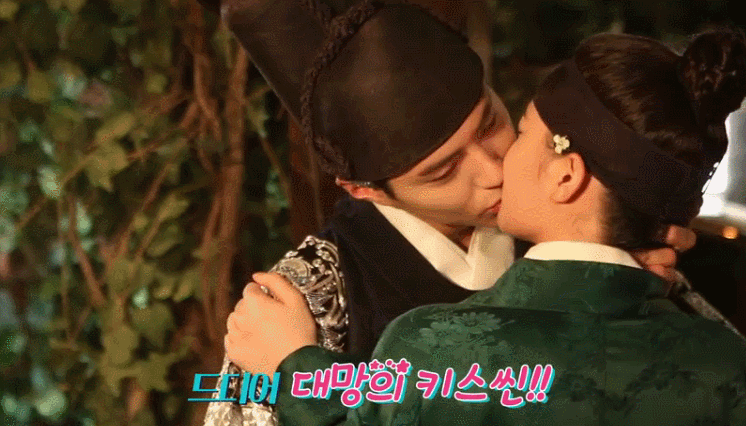 [구르미그린달빛] 키스신 메이킹.gif | 인스티즈