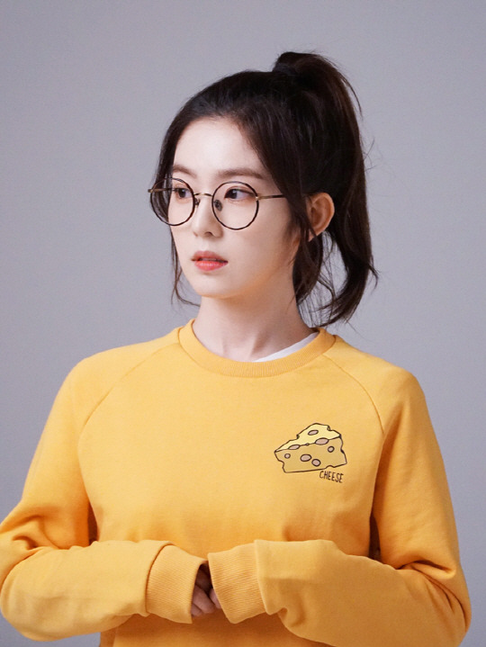 안경 쓴 여신.gif | 인스티즈