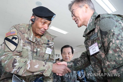 화력격멸훈련 참관하는 문재인 | 인스티즈