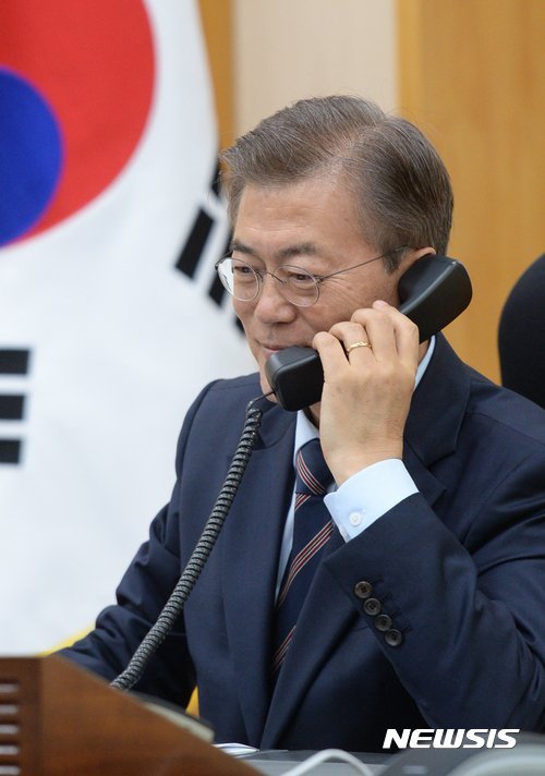 호주 맬컴 턴불 총리에게 당선 축하 전화를 받은 문재인 대통령 | 인스티즈