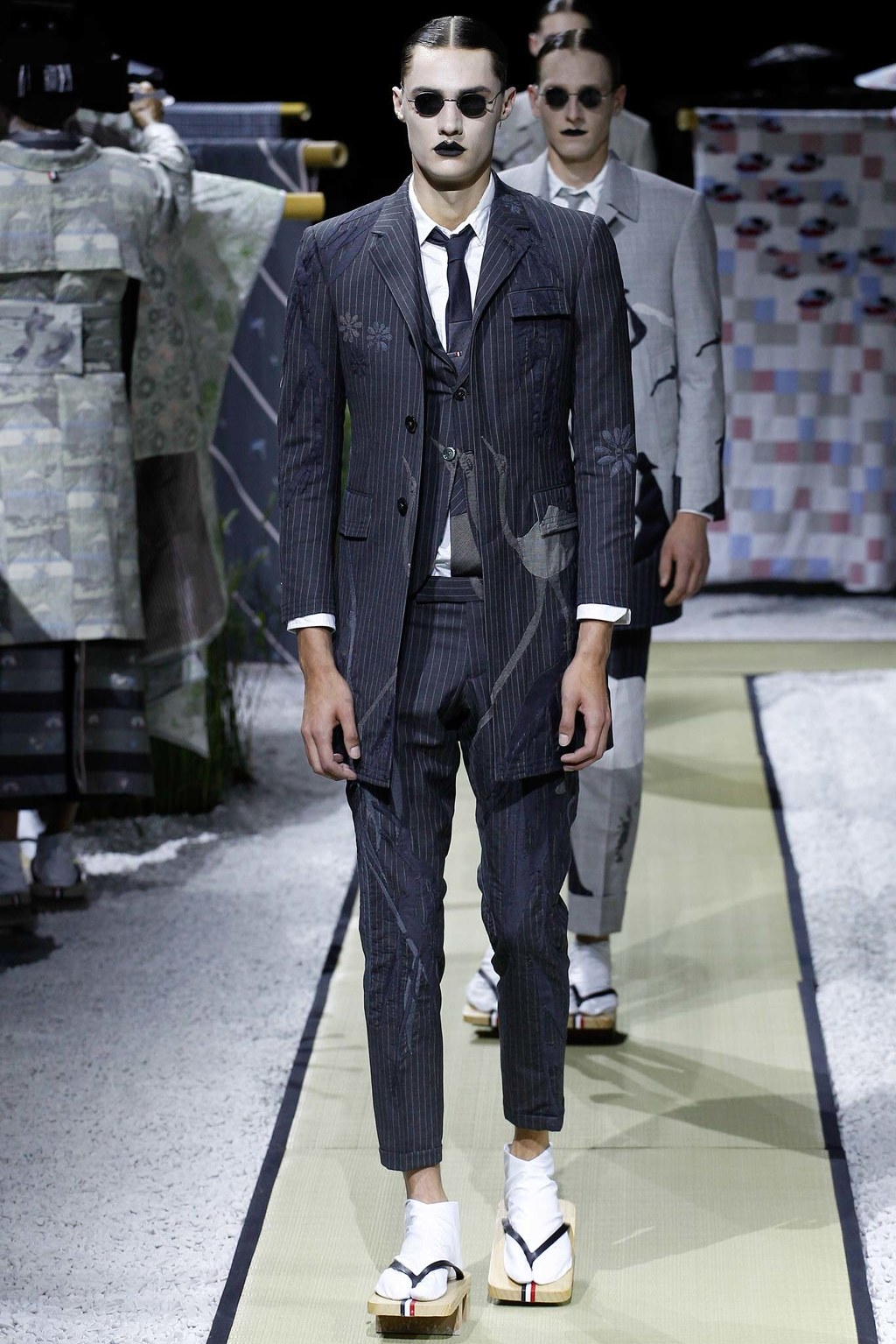일본풍의 톰브라운 SS16 (데이터주의) | 인스티즈