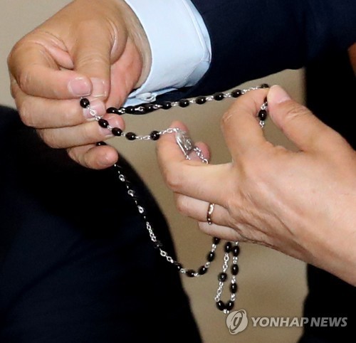오늘자 득템 자랑하는 문재인 대통령.jpg | 인스티즈
