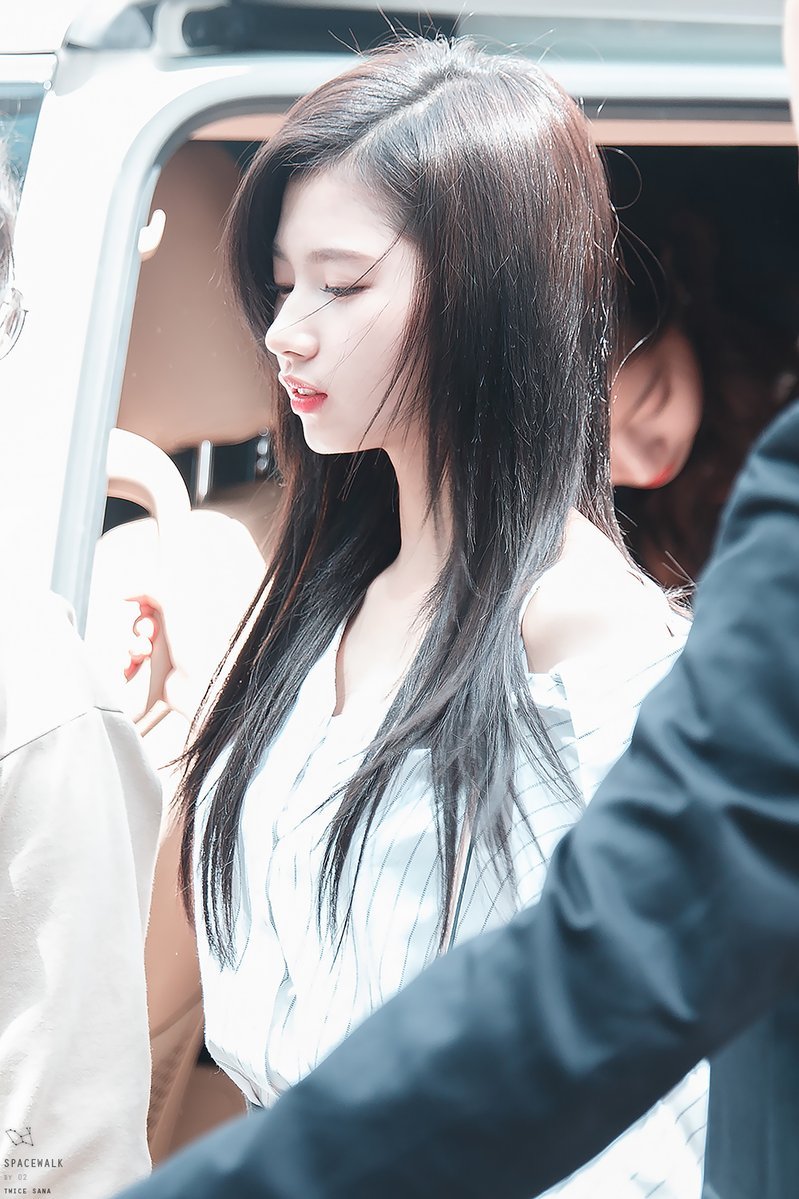 [트와이스] 메이크업 받기전 화장안한 사나 .jpg | 인스티즈