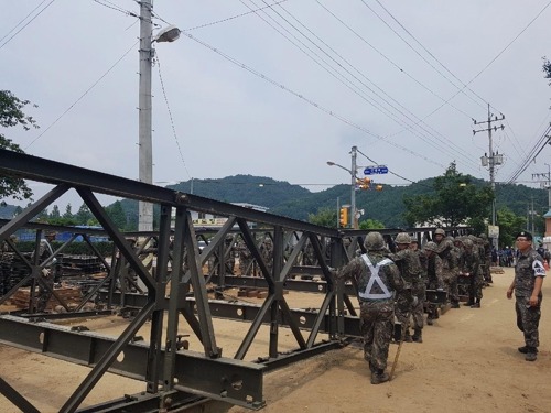 청주 대민지원 나온 공병대대.jpg | 인스티즈