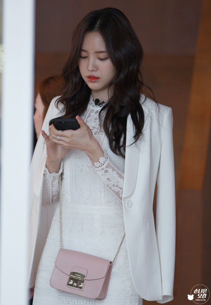 [에이핑크] 손나은 여성스런 분위기.jpg | 인스티즈