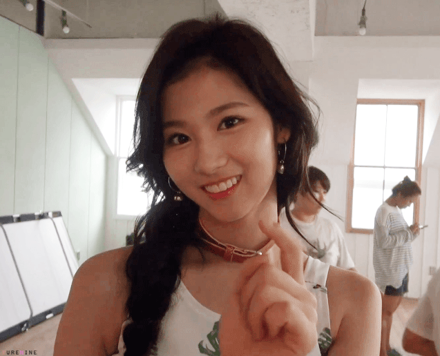[twice] 오늘자 미나토자키 사나 움짤.gif | 인스티즈