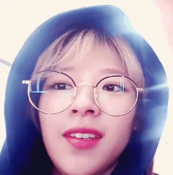 오늘자 안경 쓴 트와이스 정연 | 인스티즈