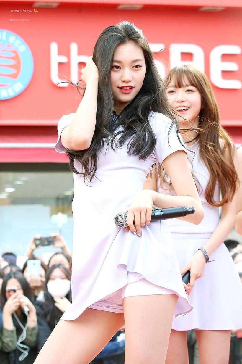 치마자락 올리는 김도연 ㄷㄷㄷ.jpg (프로듀스101) | 인스티즈