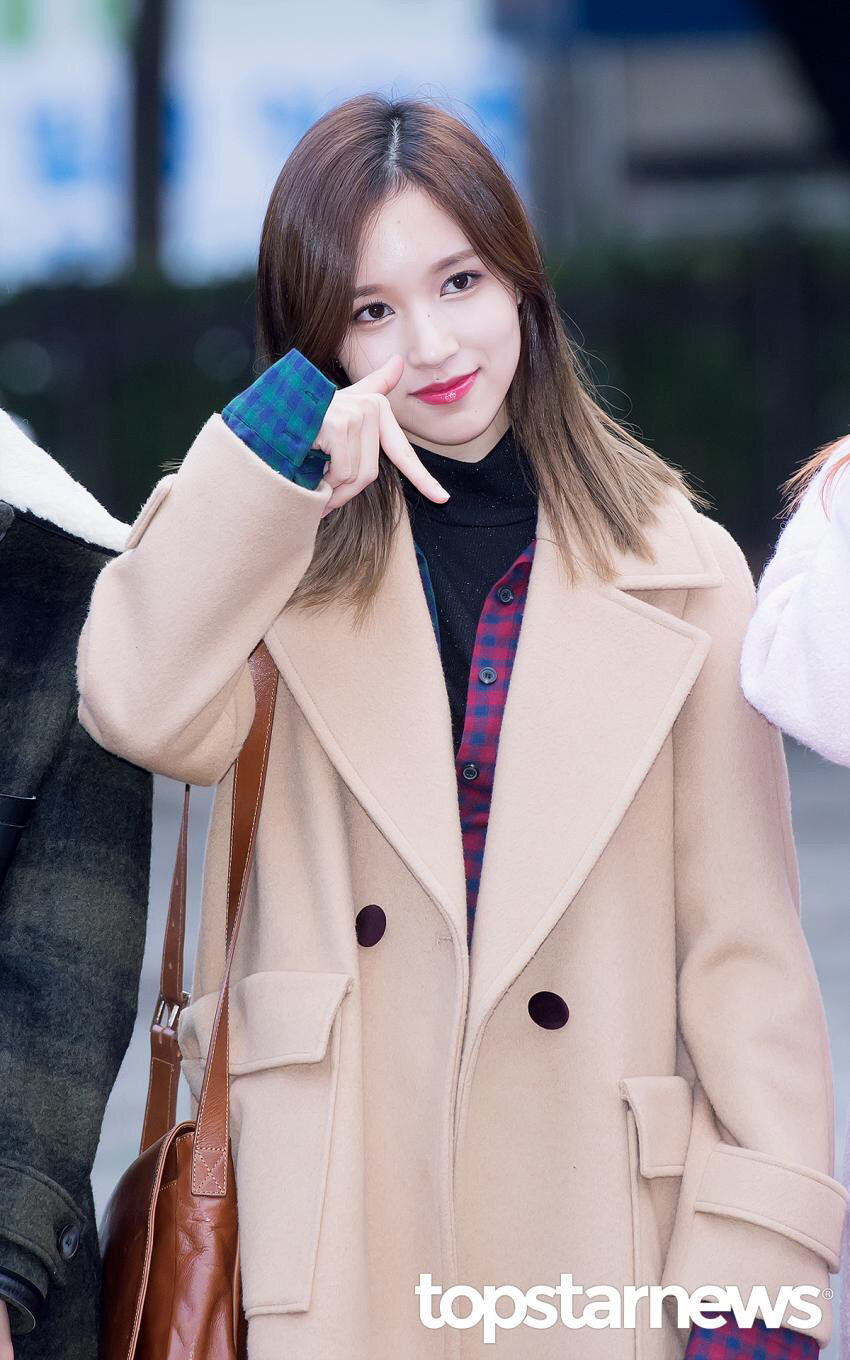 모모링히잉...가기싫어라고 말하는듯한 161111 김포공항 +미나 | 인스티즈