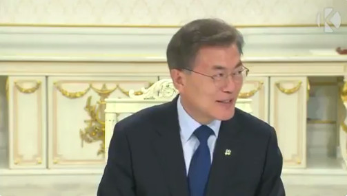 연장근무수당 없다는 말 들은 문재인 대통령.jpgif | 인스티즈