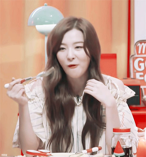 방송에서 계속 먹기만 하는 슬기.gif | 인스티즈