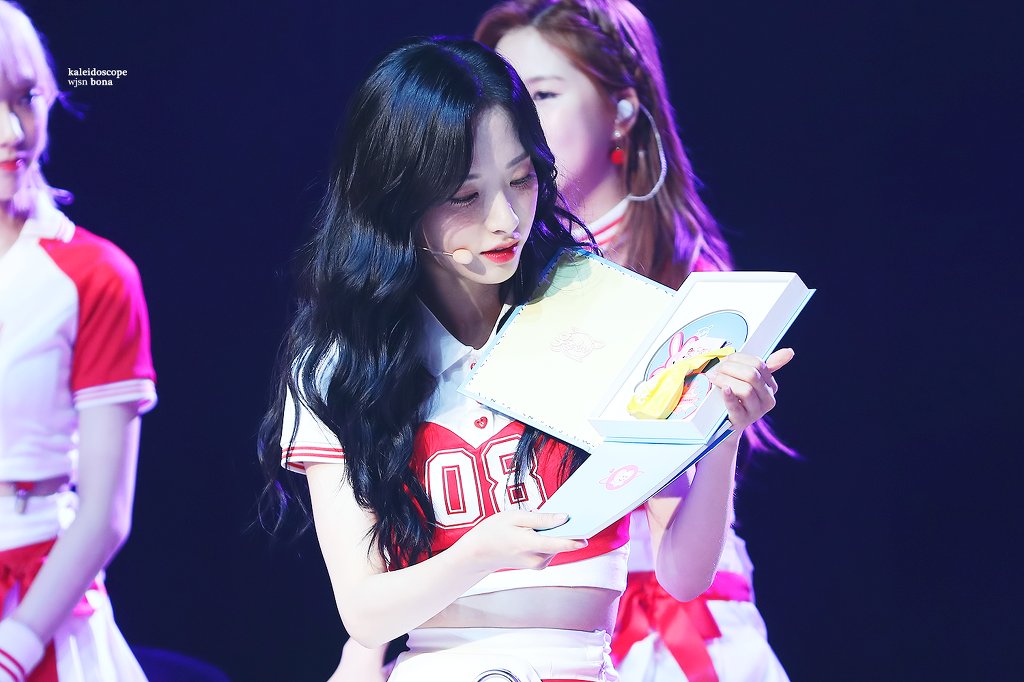 클라스있는 우주소녀 보나의 옆태.jpg | 인스티즈
