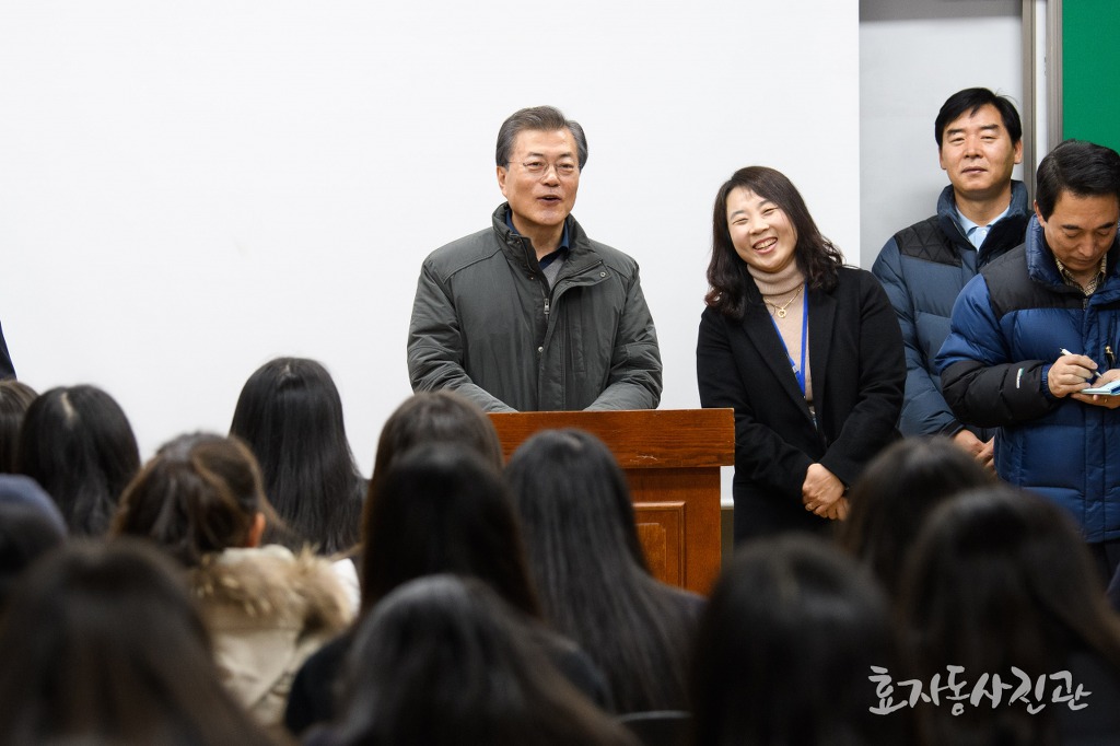 [효자동사진관] 문재인 대통령 포항여고 방문 사진(엄청 시끄럽긔) | 인스티즈