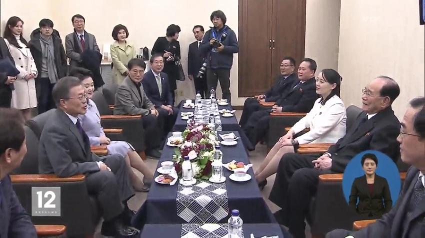 문프와 악수하는 서현.gif | 인스티즈