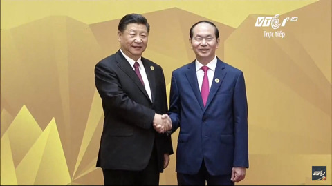 11/11 APEC 정상회의 본회의 세션에 참석한 문재인 대통령 | 인스티즈
