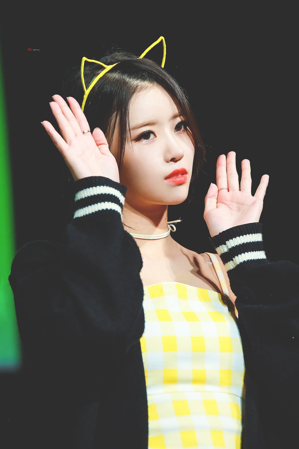 노란 원피스에 고양이 머리띠를 쓴 러블리즈 미주.jpgif | 인스티즈