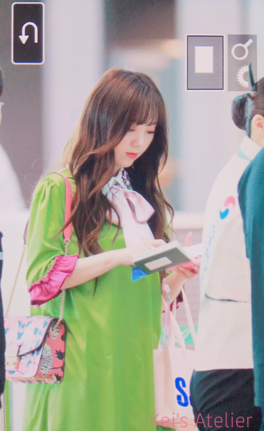 러블리즈 케이의 독특한 공항 패션.jpg | 인스티즈
